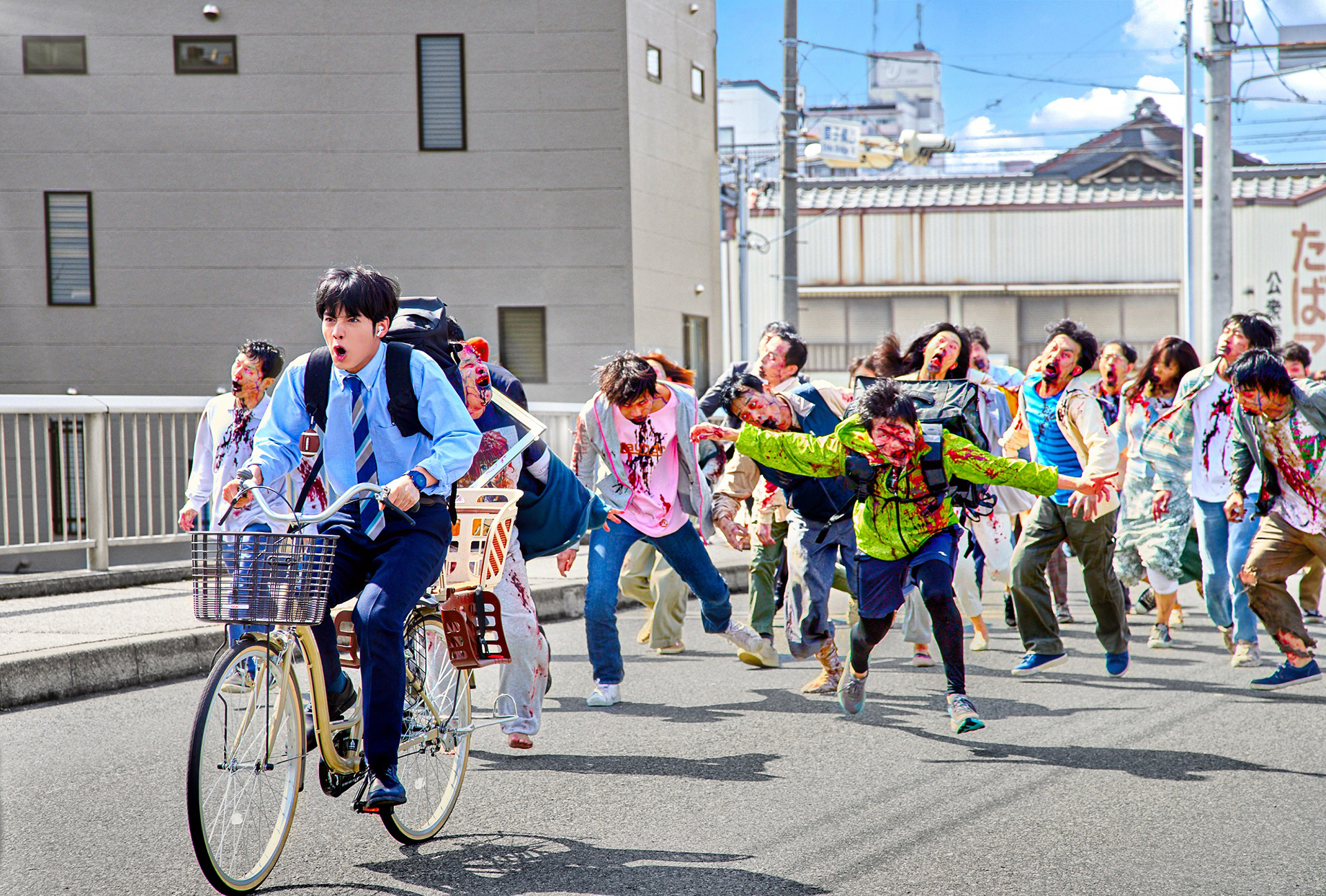 Netflix『ゾン100~ゾンビになるまでにしたい100のこと~』ゾンビに追われるシーン